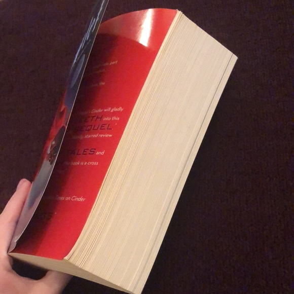 Scarlet by Marissa Meyer Book two of the Lunar Chronicles Slightly damaged - Picture 4 of 6